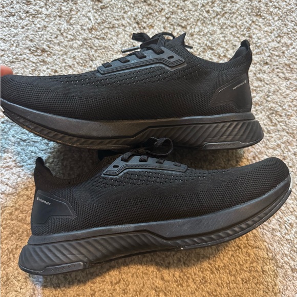 Black Performance Sneakers for Men and Women - Picture 4 of 9